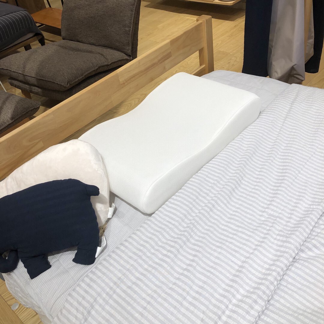 バロー中小田井】寝返りを受け止めるまくら| 無印良品 バロー中小田井】寝返りを受け止めるまくら| 無印良品